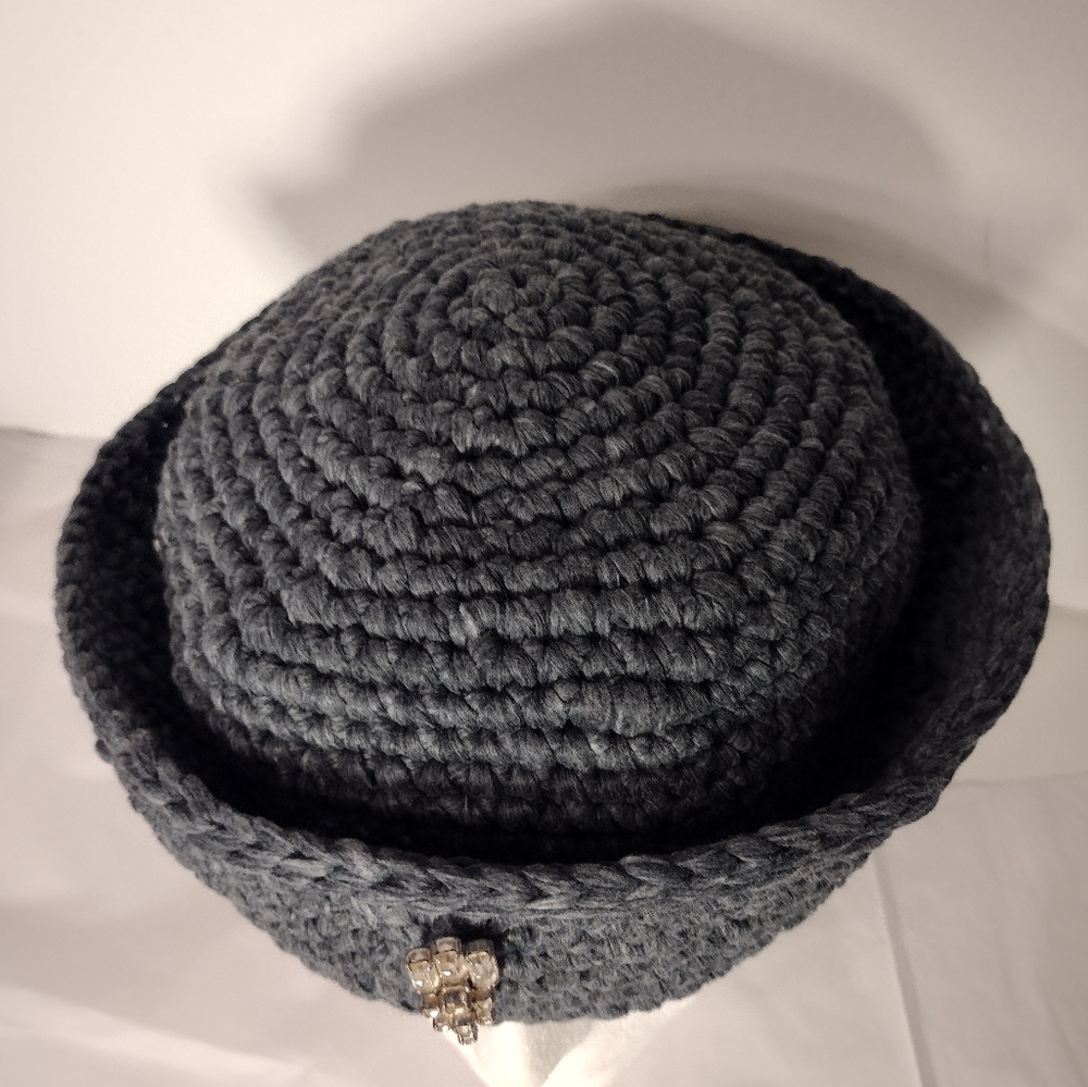 Handmade Sailor Style Grey Crocheted Non-wool Hat & Brooch NEW - Picture 3 of 12